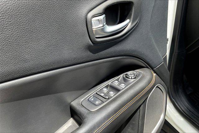 Photo of 2018 White Clearcoat Jeep Compass