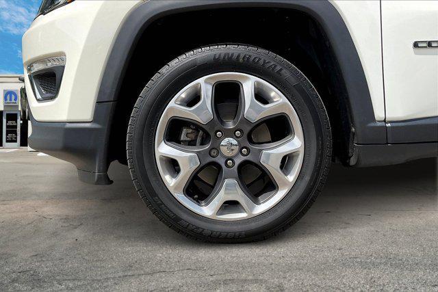 Photo of 2018 White Clearcoat Jeep Compass