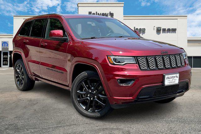 Photo of 2022 Velvet Red Pearlcoat Jeep Grand Cherokee