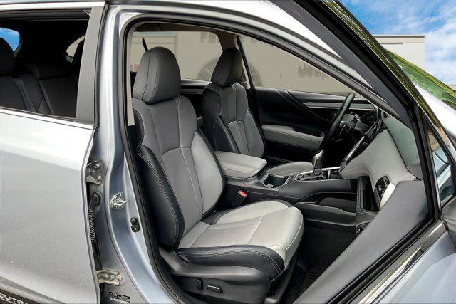 Photo of 2024 Ice Silver Metallic Subaru Outback