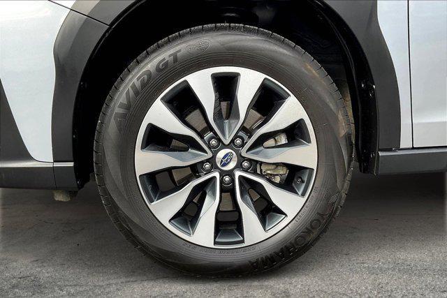 Photo of 2024 Ice Silver Metallic Subaru Outback