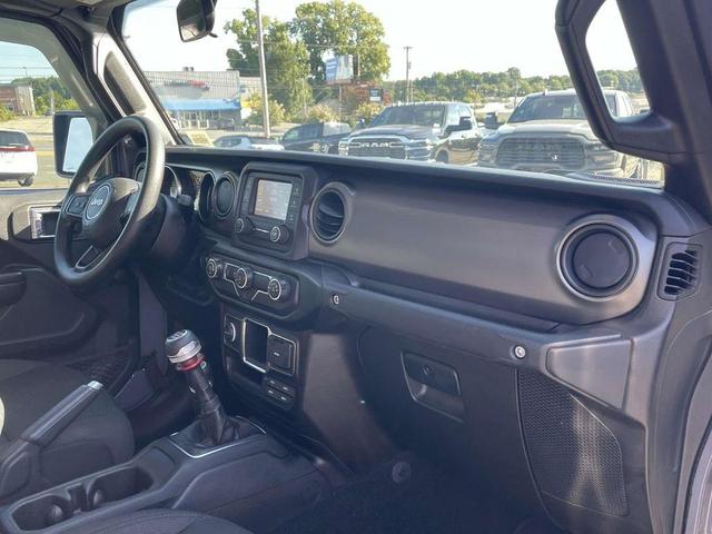 Photo of 2021 Sting Gray Clearcoat Jeep Gladiator