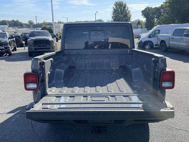 Photo of 2021 Sting Gray Clearcoat Jeep Gladiator