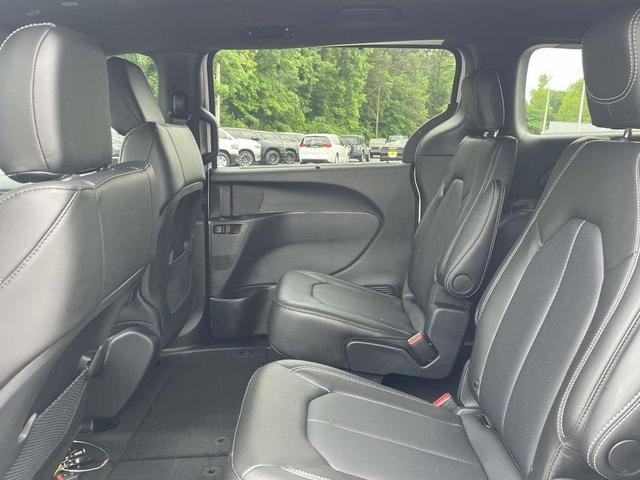 Photo of 2025 Bright White Clearcoat Chrysler Voyager