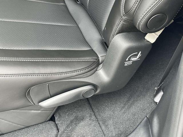 Photo of 2025 Bright White Clearcoat Chrysler Voyager