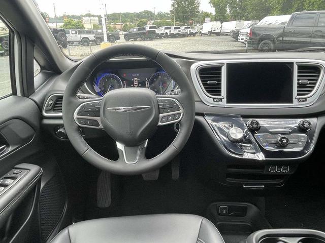 Photo of 2025 Bright White Clearcoat Chrysler Voyager