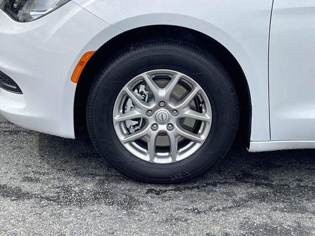 Photo of 2025 Bright White Clearcoat Chrysler Voyager