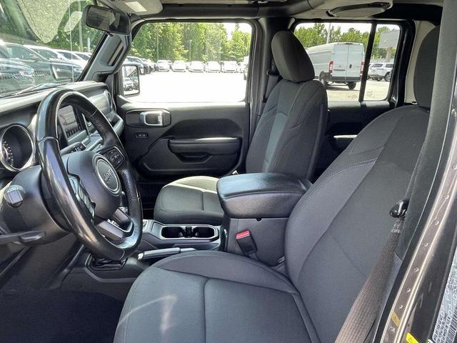 Photo of 2022 Granite Crystal Clearcoat Metallic Jeep Gladiator