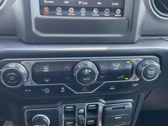 Photo of 2022 Granite Crystal Clearcoat Metallic Jeep Gladiator