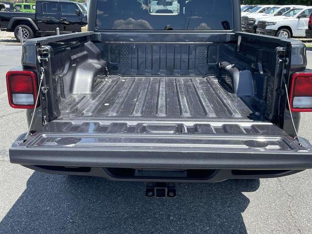 Photo of 2022 Granite Crystal Clearcoat Metallic Jeep Gladiator