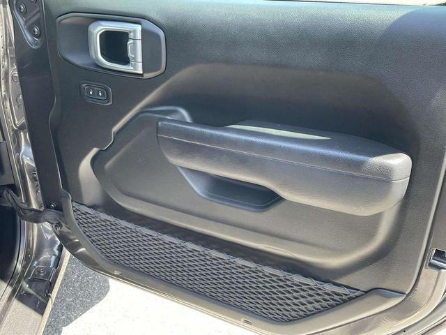 Photo of 2022 Granite Crystal Clearcoat Metallic Jeep Gladiator