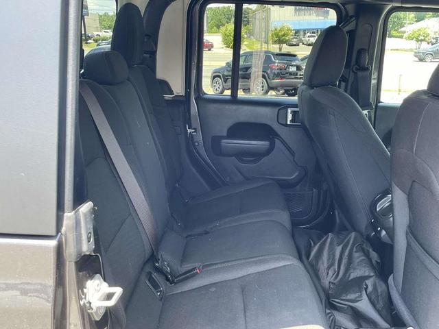 Photo of 2022 Granite Crystal Clearcoat Metallic Jeep Gladiator
