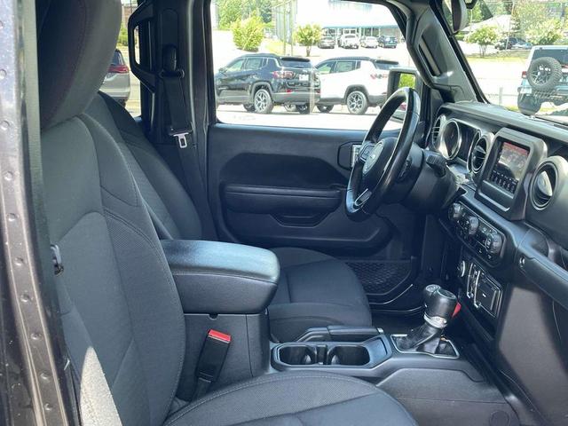 Photo of 2022 Granite Crystal Clearcoat Metallic Jeep Gladiator