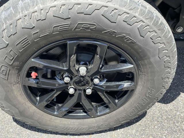 Photo of 2022 Granite Crystal Clearcoat Metallic Jeep Gladiator