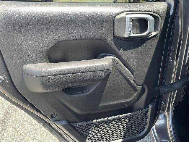 Photo of 2022 Granite Crystal Clearcoat Metallic Jeep Gladiator