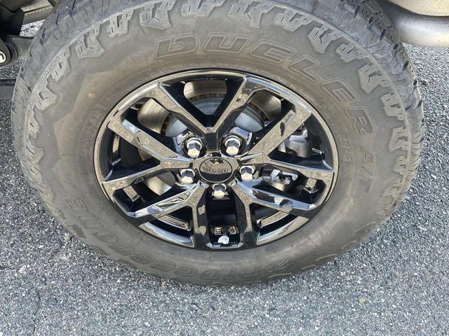 Photo of 2022 Granite Crystal Clearcoat Metallic Jeep Gladiator