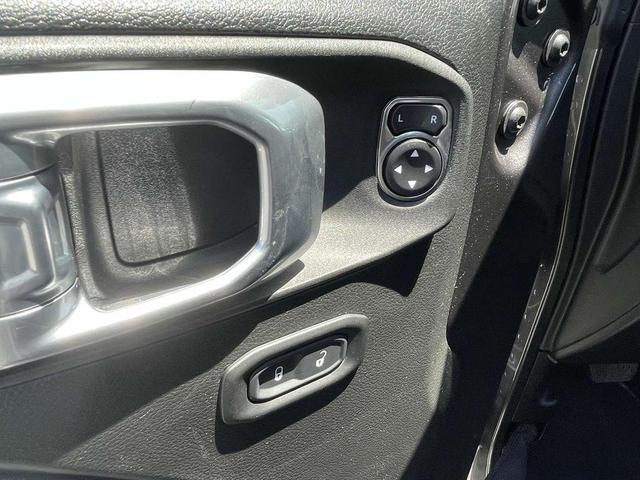 Photo of 2022 Granite Crystal Clearcoat Metallic Jeep Gladiator