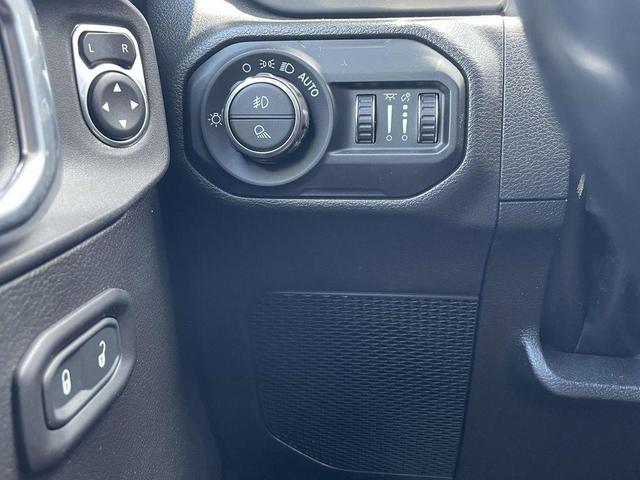 Photo of 2022 Granite Crystal Clearcoat Metallic Jeep Gladiator