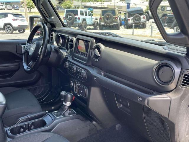 Photo of 2022 Granite Crystal Clearcoat Metallic Jeep Gladiator