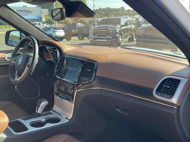Photo of 2021 Ivory Jeep Grand Cherokee