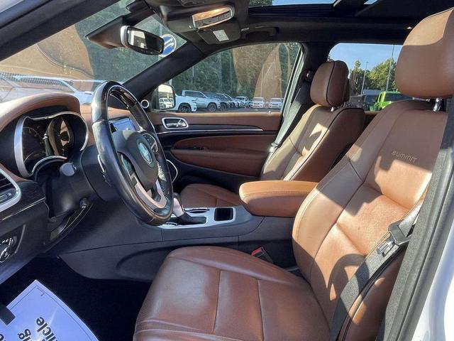 Photo of 2021 Ivory Jeep Grand Cherokee