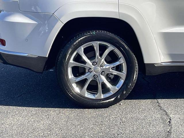 Photo of 2021 Ivory Jeep Grand Cherokee