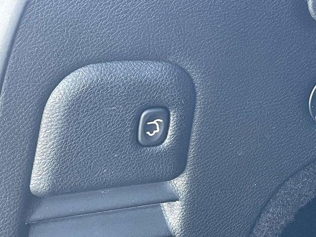 Photo of 2021 Ivory Jeep Grand Cherokee