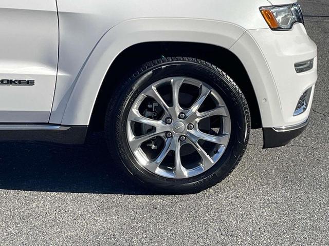 Photo of 2021 Ivory Jeep Grand Cherokee