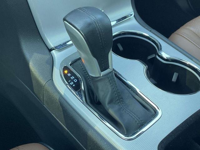 Photo of 2021 Ivory Jeep Grand Cherokee