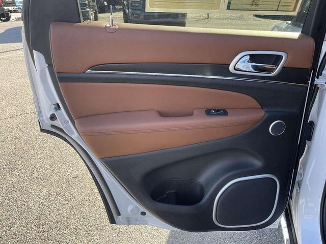 Photo of 2021 Ivory Jeep Grand Cherokee