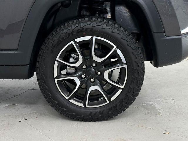 Photo of 2024 Metallic Jeep Compass