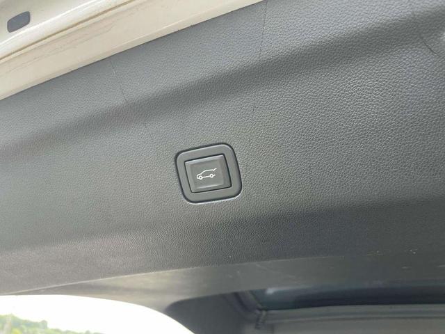 Photo of 2021 White Frost Tri-Coat GMC Yukon