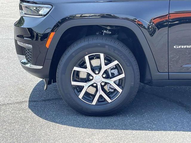 Photo of 2025 Diamond Black Jeep Grand Cherokee L