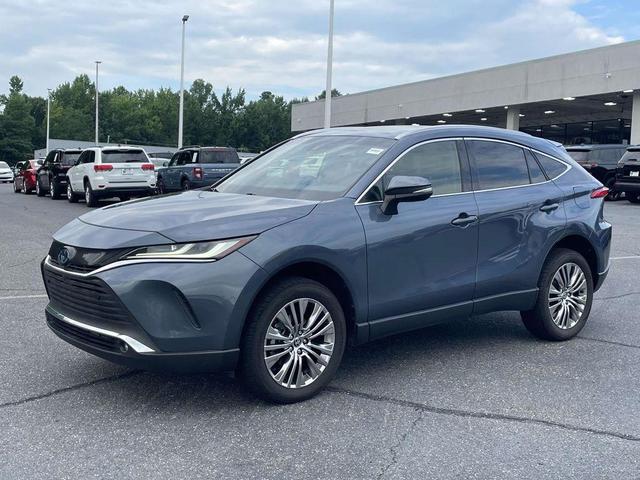 Photo of 2022 Coastal Gray Metallic Toyota Venza