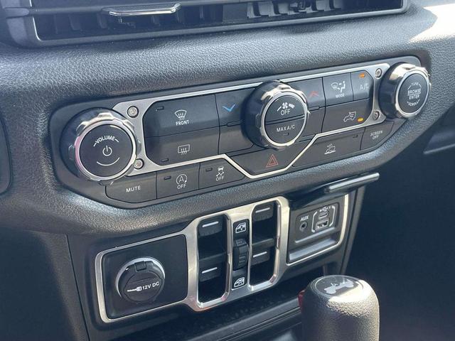 Photo of 2024 Granite Crystal Clearcoat Metallic Jeep Wrangler