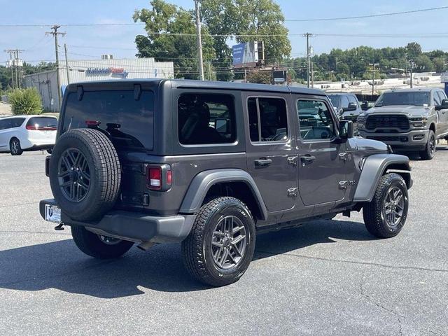 Photo of 2024 Granite Crystal Clearcoat Metallic Jeep Wrangler