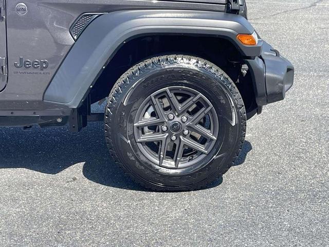 Photo of 2024 Granite Crystal Clearcoat Metallic Jeep Wrangler
