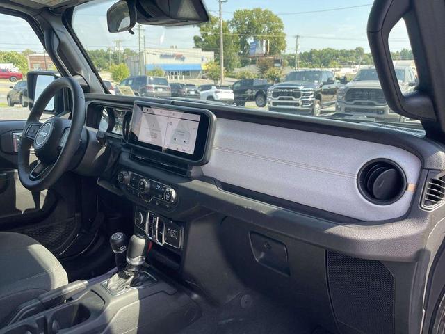 Photo of 2024 Granite Crystal Clearcoat Metallic Jeep Wrangler
