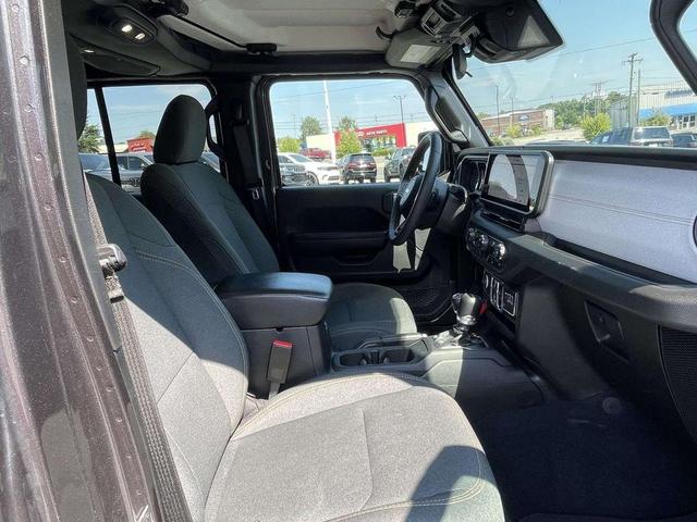 Photo of 2024 Granite Crystal Clearcoat Metallic Jeep Wrangler
