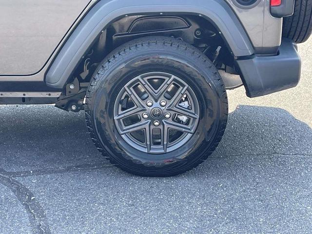 Photo of 2024 Granite Crystal Clearcoat Metallic Jeep Wrangler