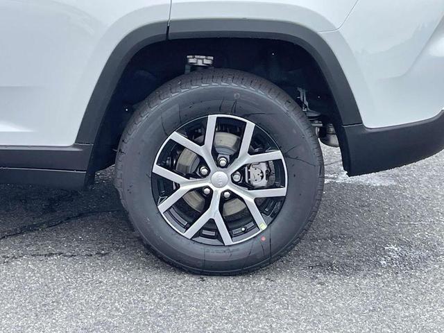 Photo of 2025 Bright White Clearcoat Jeep Grand Cherokee