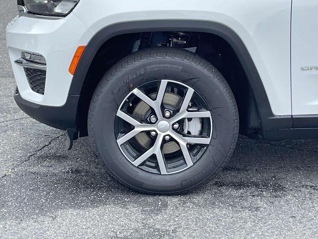 Photo of 2025 Bright White Clearcoat Jeep Grand Cherokee