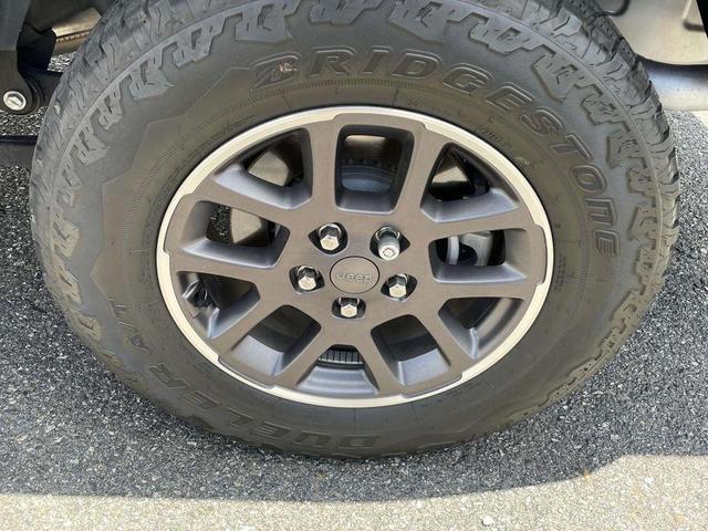 Photo of 2022 Snazzberry Pearlcoat Jeep Gladiator