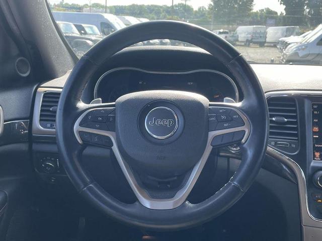 Photo of 2016 Granite Crystal Clearcoat Metallic Jeep Grand Cherokee