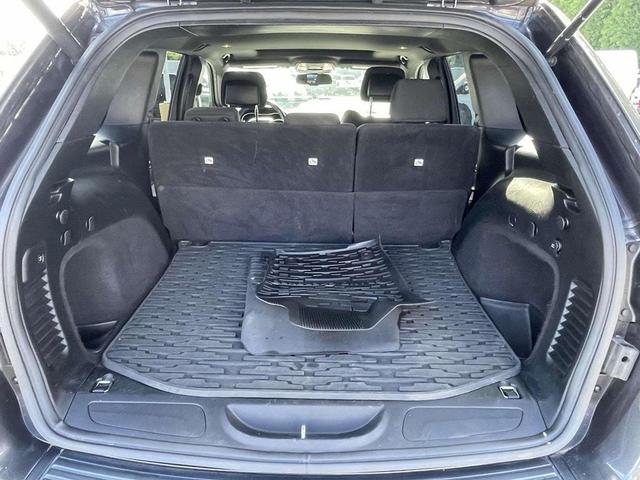 Photo of 2016 Granite Crystal Clearcoat Metallic Jeep Grand Cherokee