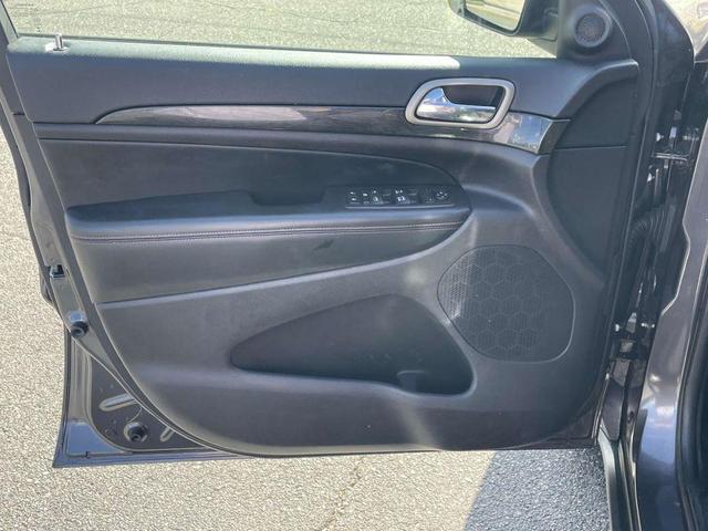 Photo of 2016 Granite Crystal Clearcoat Metallic Jeep Grand Cherokee
