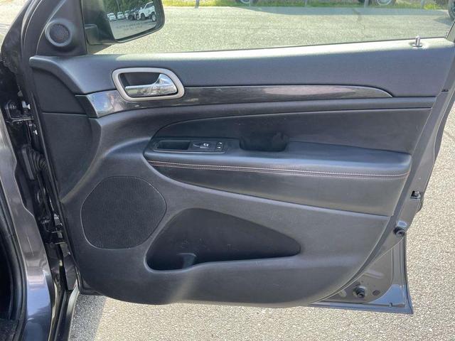 Photo of 2016 Granite Crystal Clearcoat Metallic Jeep Grand Cherokee