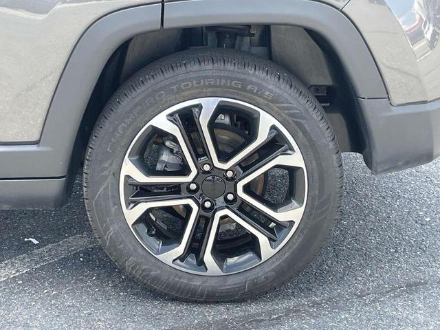 Photo of 2022 Granite Crystal Clearcoat Metallic Jeep Compass