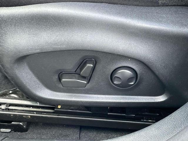 Photo of 2022 Granite Crystal Clearcoat Metallic Jeep Compass