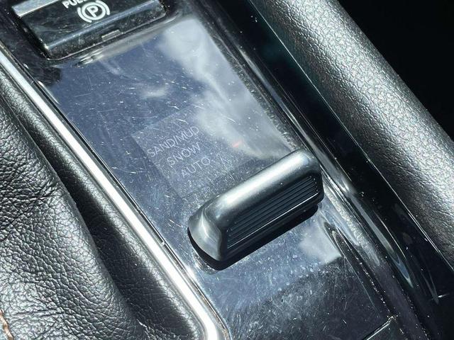 Photo of 2022 Granite Crystal Clearcoat Metallic Jeep Compass